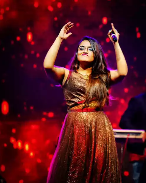 Rakshita Suresh Singing A show