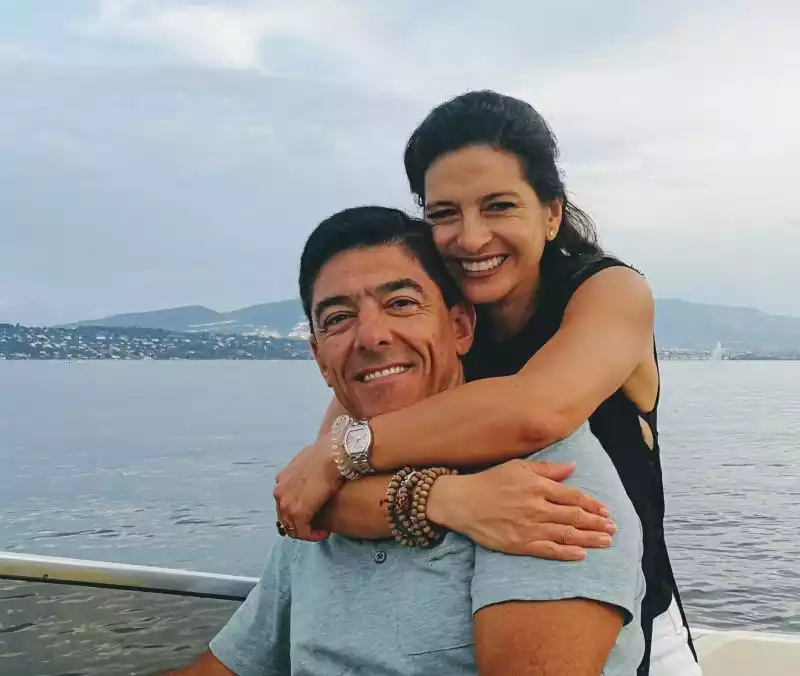 gustavo arnal with wife