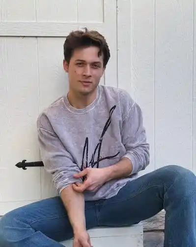 Leo Howard